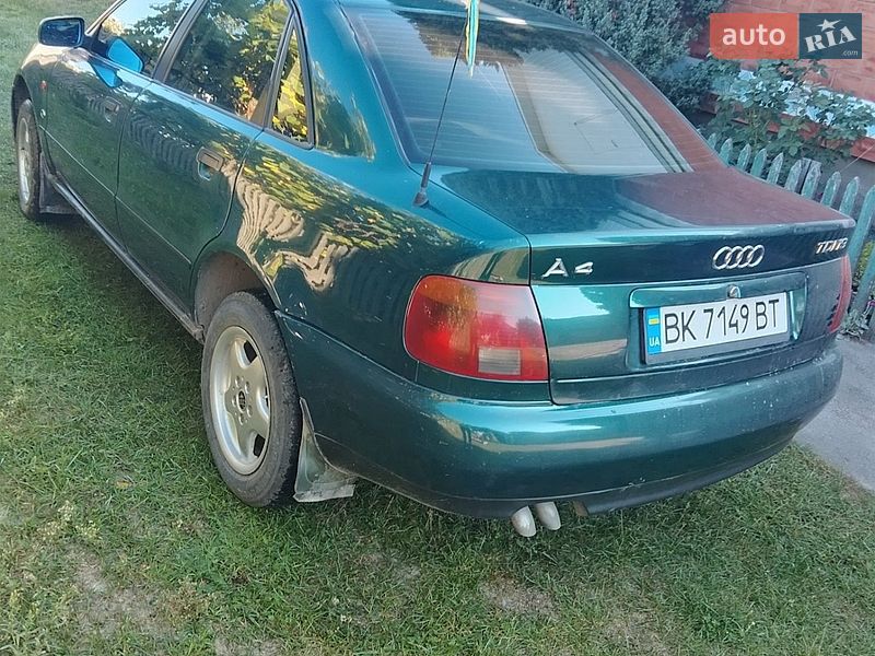 Седан Audi A4 1996 в Сарнах