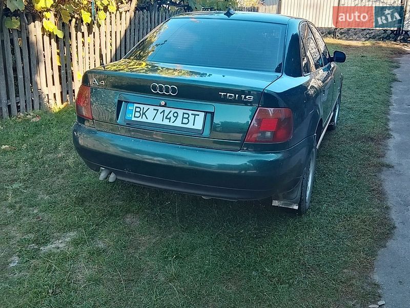 Седан Audi A4 1996 в Сарнах