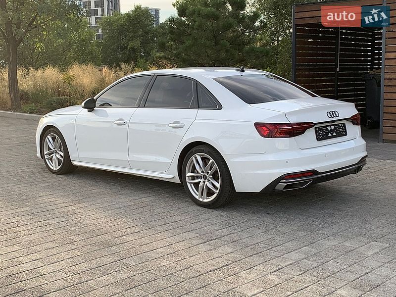 Седан Audi A4 2023 в Києві