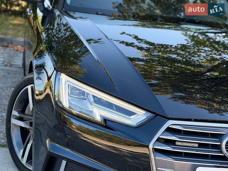 Седан Audi A4 2015 в Стрию