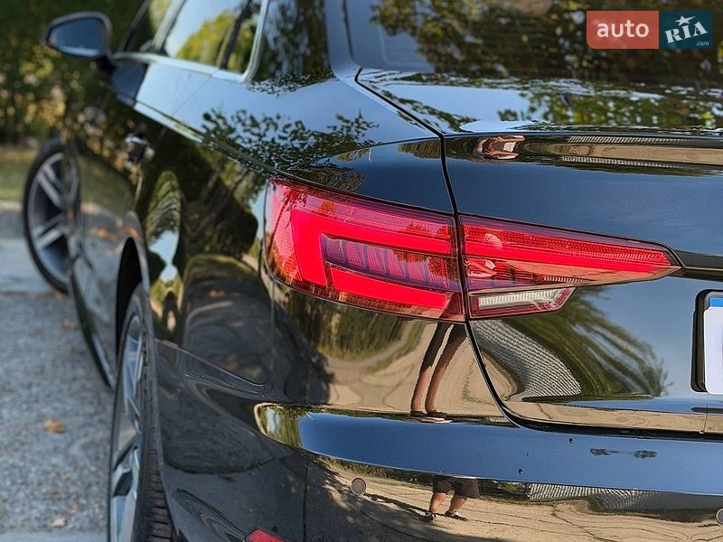 Седан Audi A4 2015 в Стрию