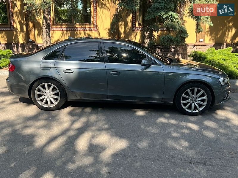 Седан Audi A4 2012 в Полтаве