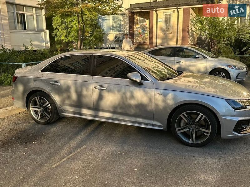 Седан Audi A4 2018 в Киеве