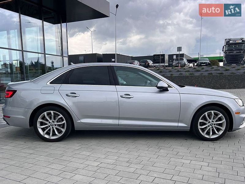 Седан Audi A4 2019 в Львові
