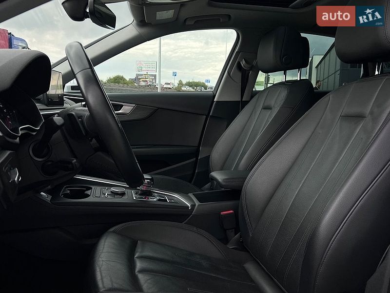 Седан Audi A4 2019 в Львові