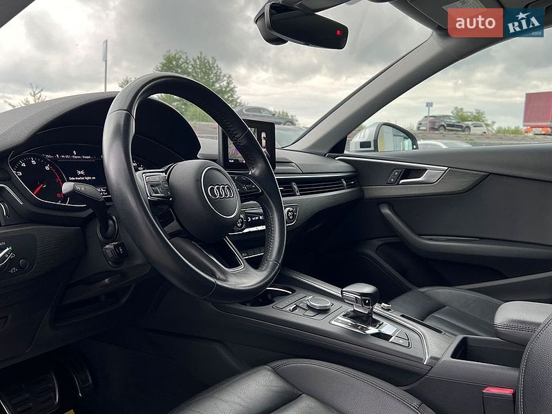 Седан Audi A4 2019 в Львові