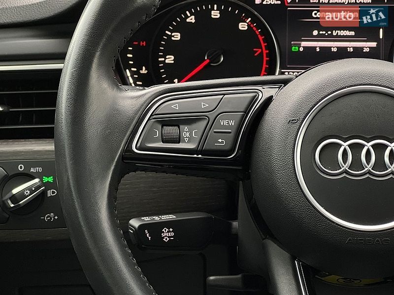 Седан Audi A4 2019 в Львові