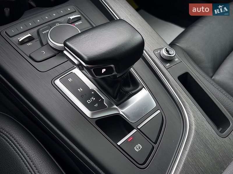 Седан Audi A4 2019 в Львові