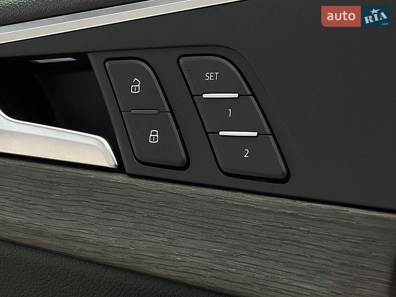 Седан Audi A4 2019 в Львові