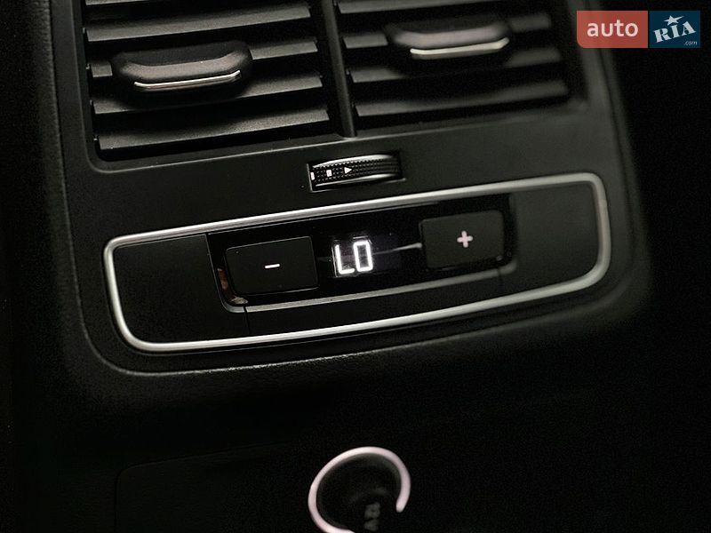 Седан Audi A4 2019 в Львові