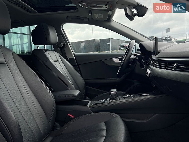 Седан Audi A4 2019 в Львові