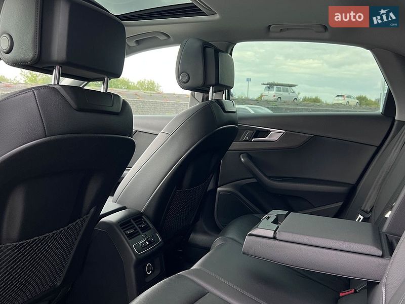 Седан Audi A4 2019 в Львові