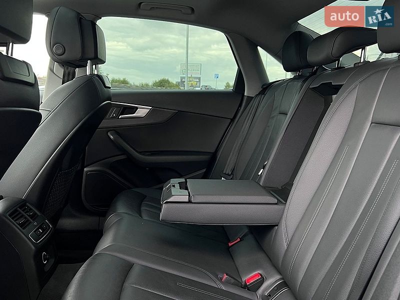 Седан Audi A4 2019 в Львові