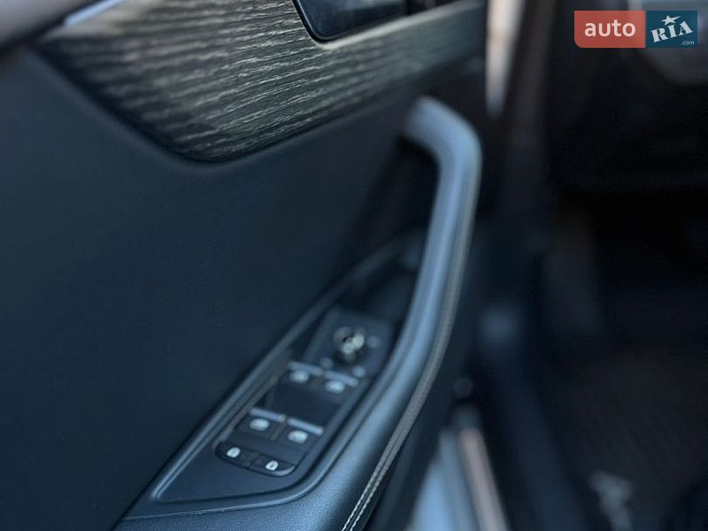 Седан Audi A4 2020 в Киеве