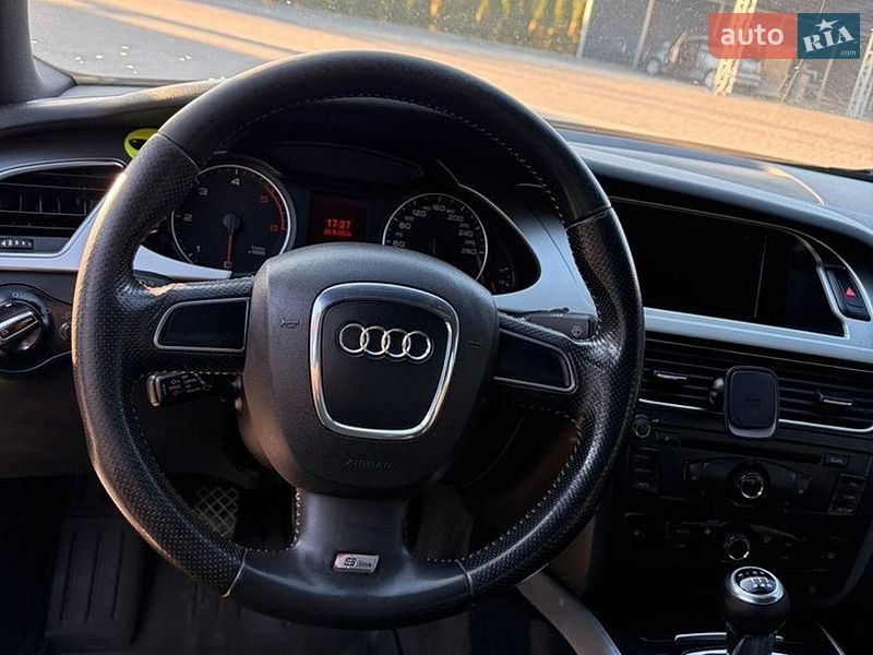 Седан Audi A4 2010 в Львові
