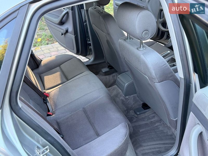 Седан Audi A4 2004 в Вишнівці