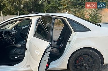 Седан Audi A4 2014 в Дніпрі
