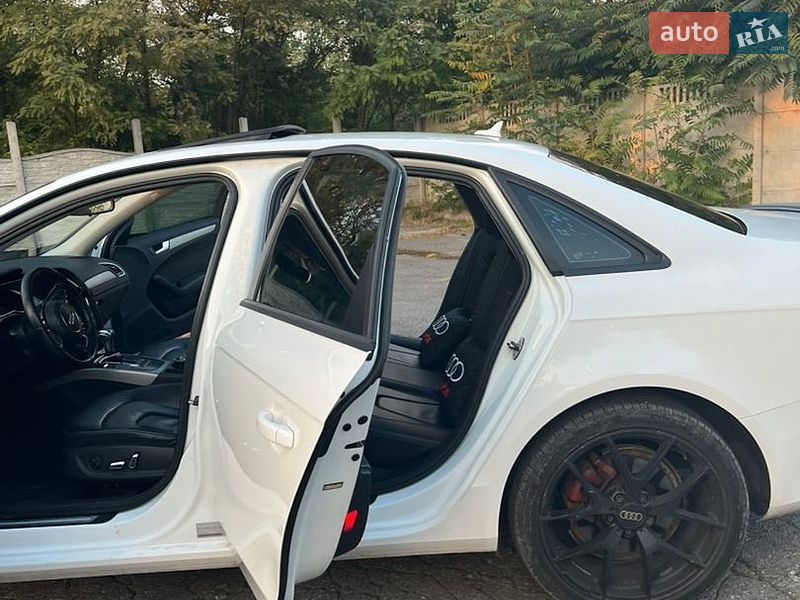 Седан Audi A4 2014 в Дніпрі