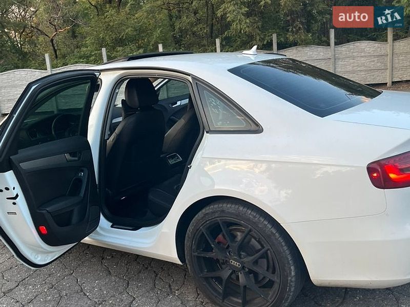 Седан Audi A4 2014 в Дніпрі