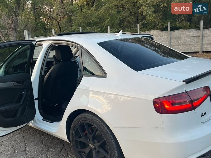 Седан Audi A4 2014 в Дніпрі