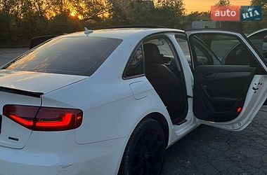 Седан Audi A4 2014 в Дніпрі