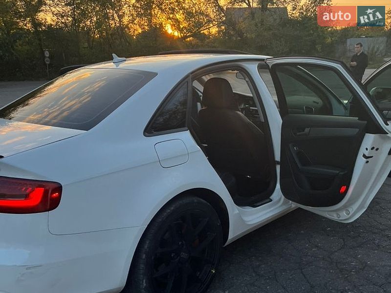 Седан Audi A4 2014 в Дніпрі