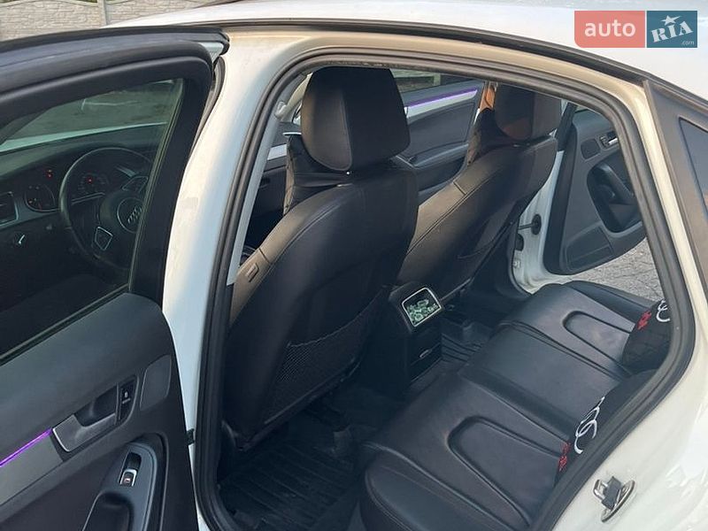 Седан Audi A4 2014 в Дніпрі