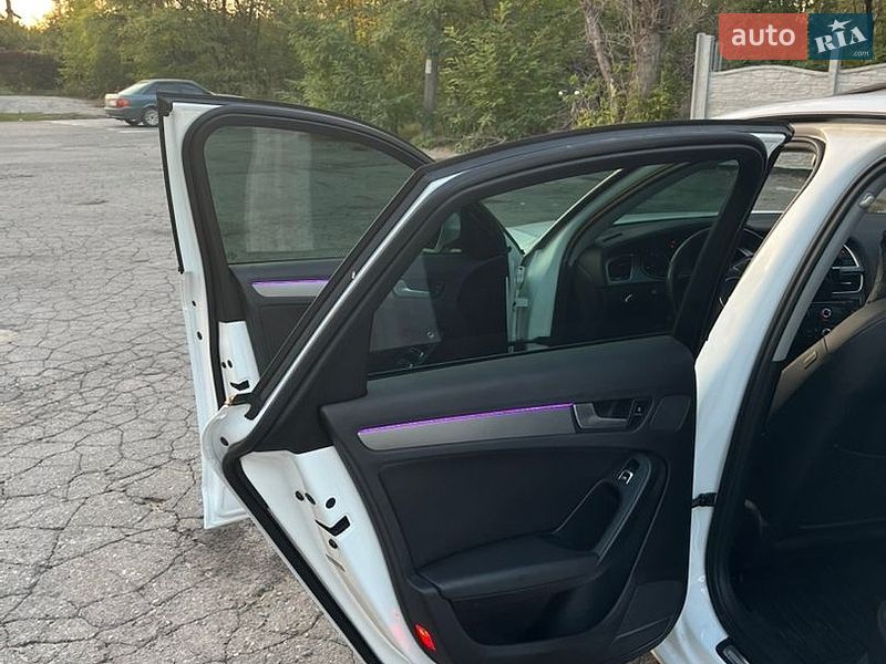 Седан Audi A4 2014 в Дніпрі