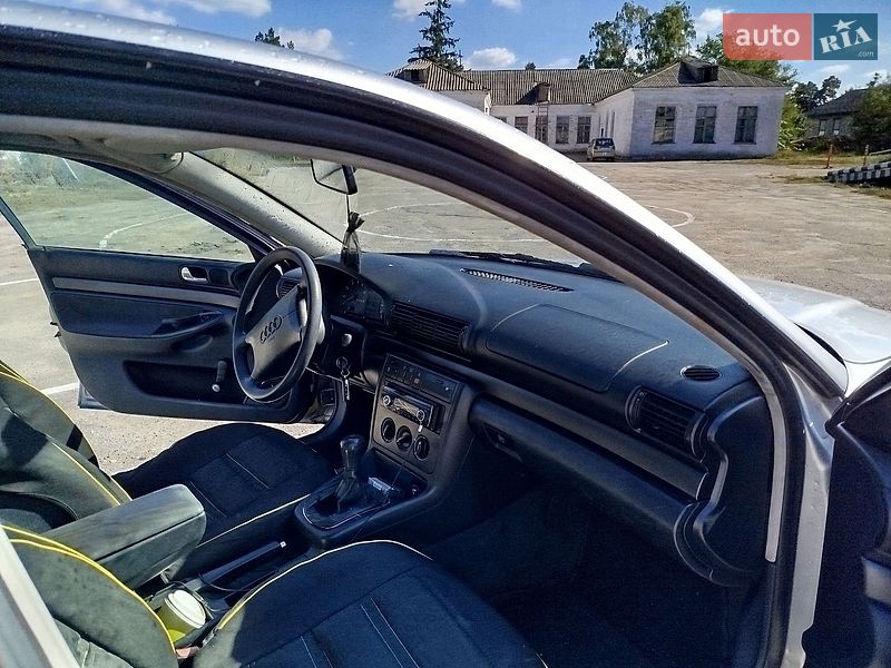 Седан Audi A4 1994 в Глобине