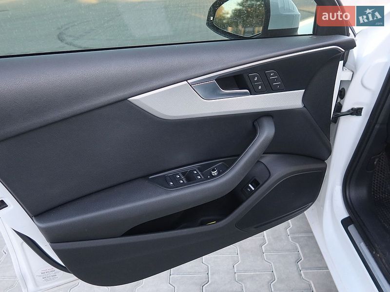 Седан Audi A4 2017 в Львові