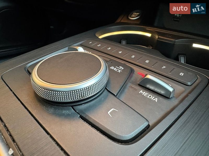 Седан Audi A4 2019 в Виннице