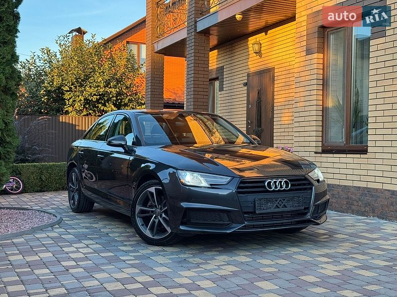 Седан Audi A4 2019 в Виннице
