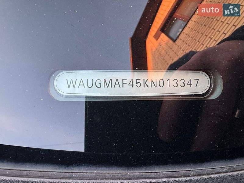 Седан Audi A4 2019 в Виннице