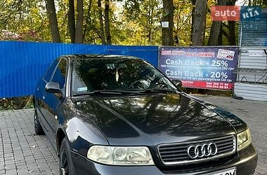 Седан Audi A4 2000 в Долині