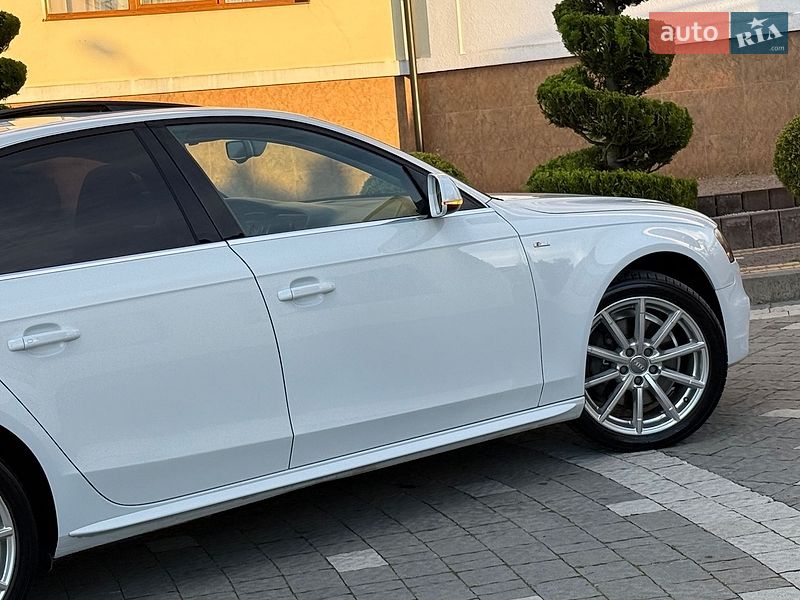 Седан Audi A4 2014 в Дрогобыче