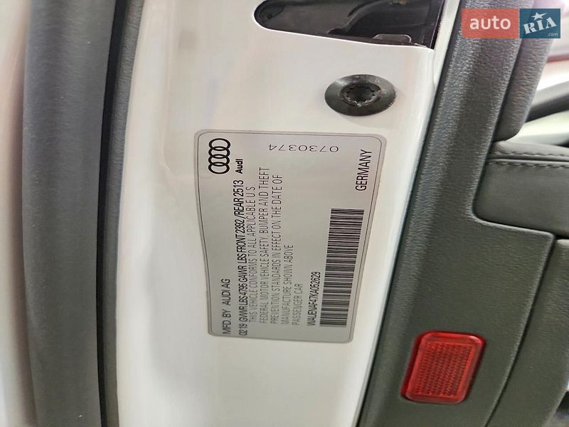 Седан Audi A4 2019 в Львове