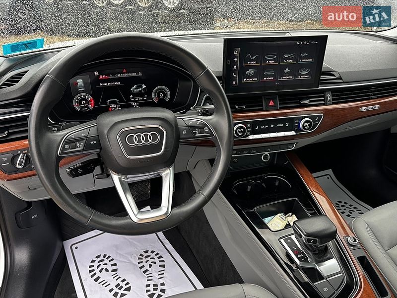 Седан Audi A4 2021 в Львове