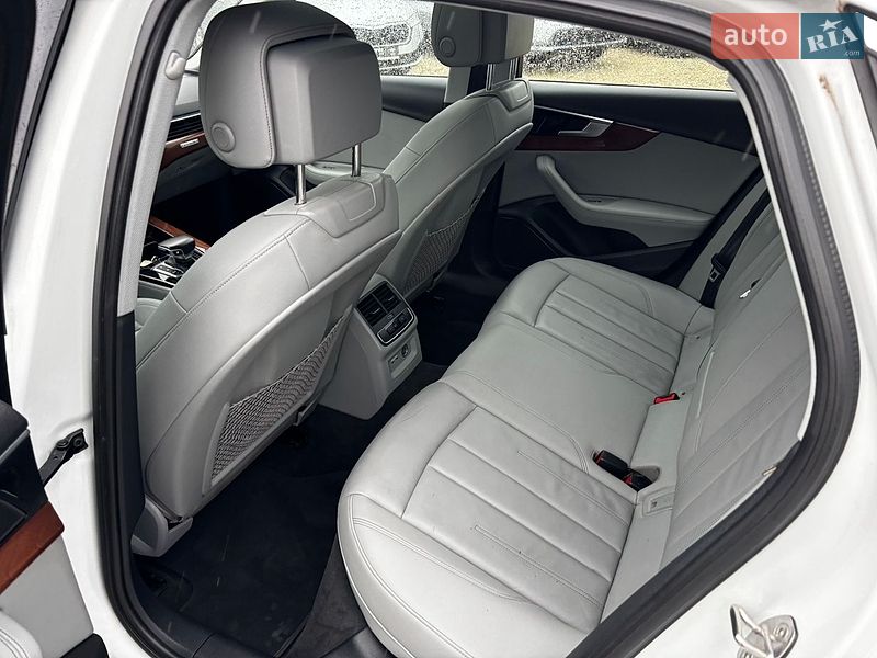 Седан Audi A4 2021 в Львове