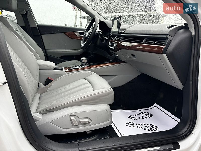 Седан Audi A4 2021 в Львове