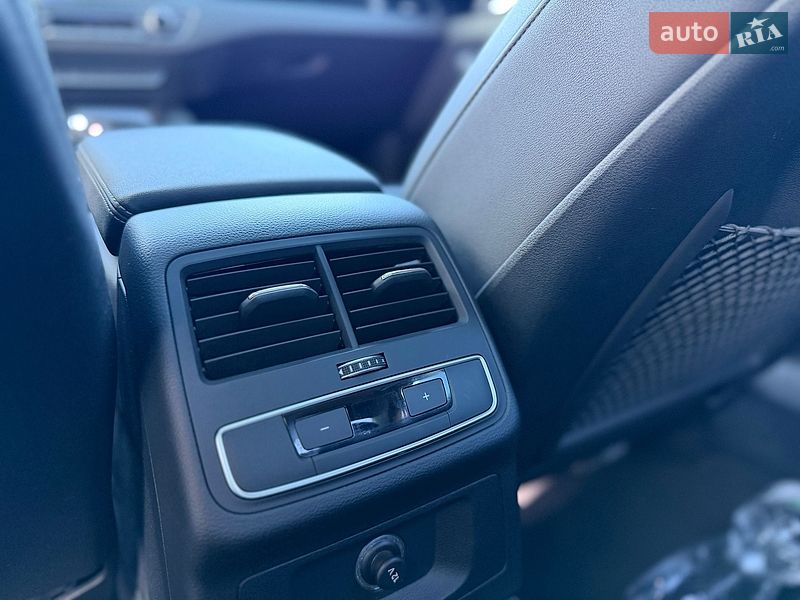Седан Audi A4 2019 в Львове