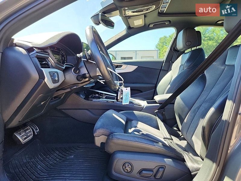 Седан Audi A4 2022 в Хмельницком