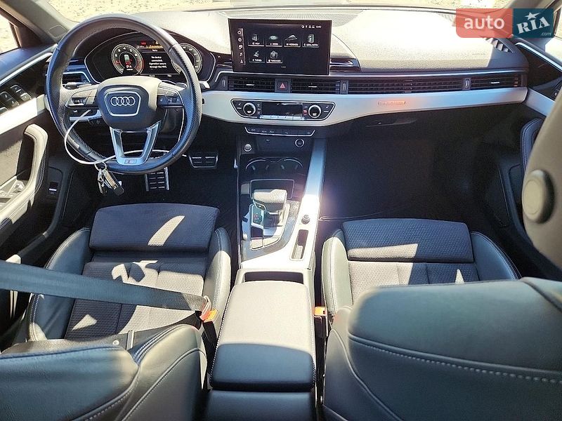 Седан Audi A4 2022 в Хмельницком