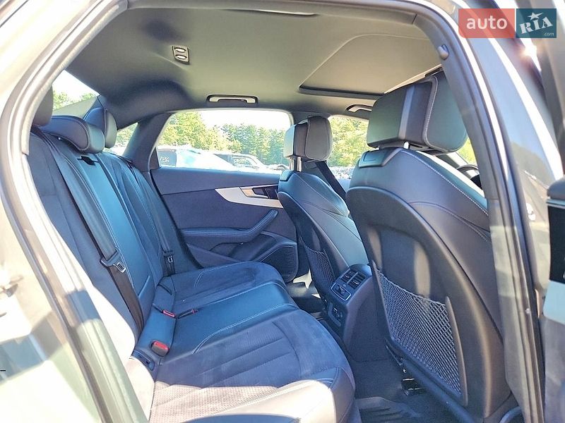 Седан Audi A4 2022 в Хмельницком