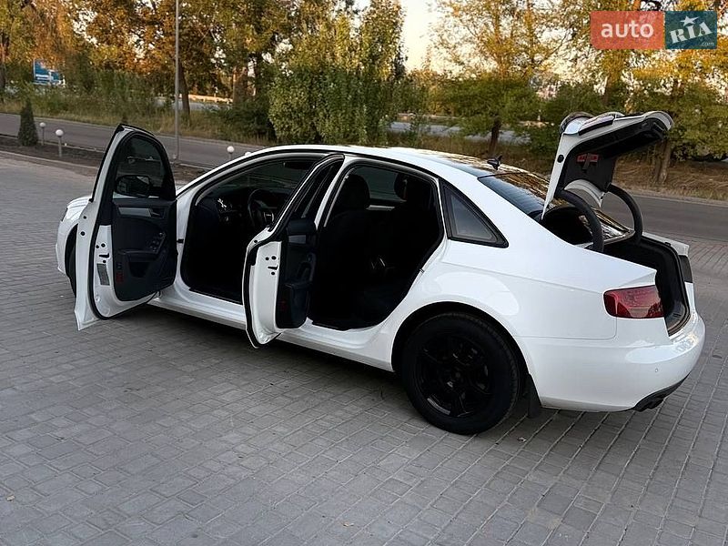 Седан Audi A4 2009 в Дніпрі