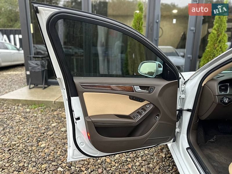 Седан Audi A4 2014 в Львове