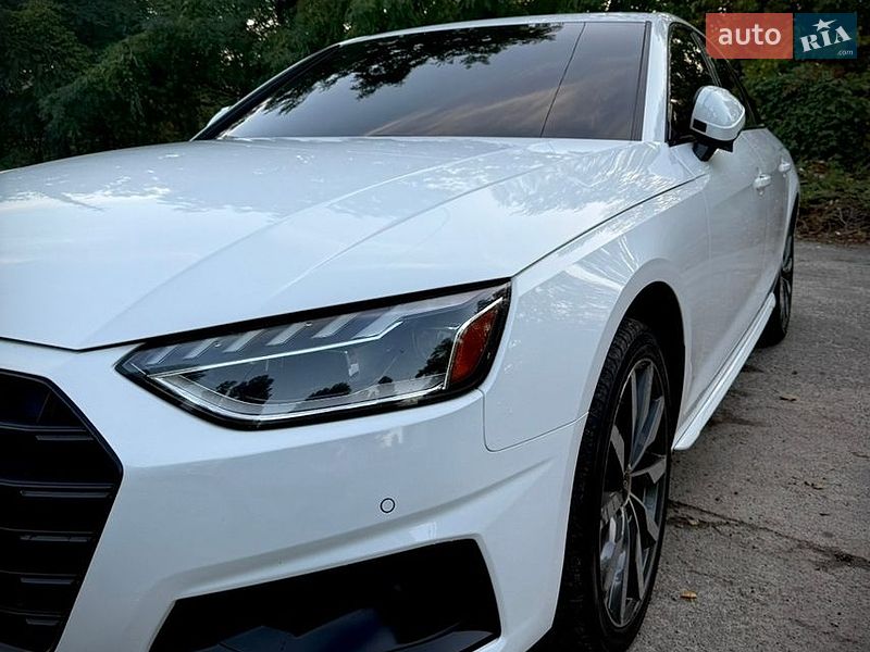 Седан Audi A4 2022 в Киеве