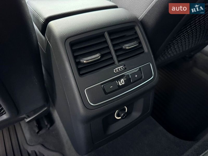Седан Audi A4 2017 в Хмельницком