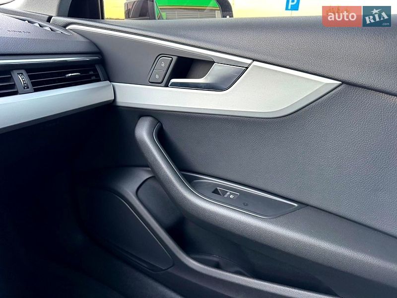 Седан Audi A4 2017 в Хмельницком