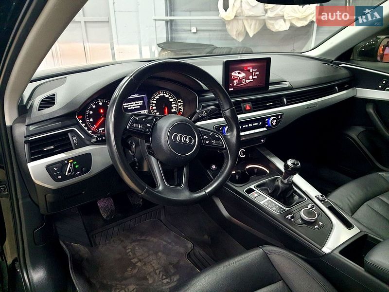 Седан Audi A4 2017 в Хмельницком