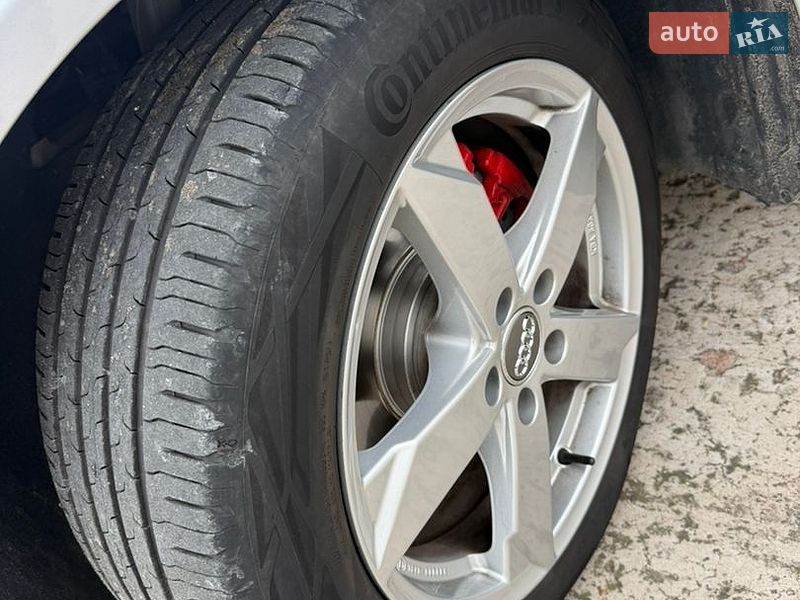 Седан Audi A4 2013 в Кам'янському